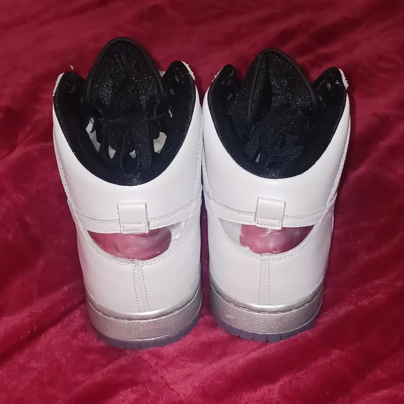 Nike Dunk High SE Streetwear/Lifestyle Shoes Size 9.5 Men/11 Women - Picture 5 of 10